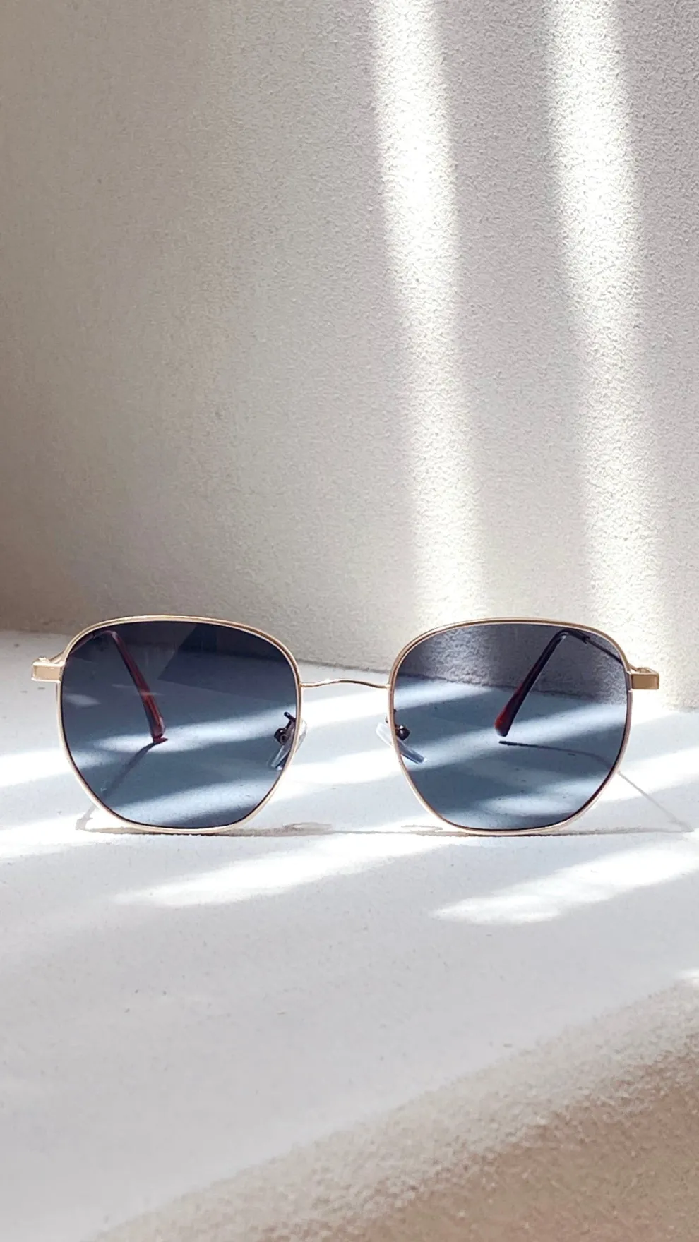 Karmen Sunglasses - Black/Gold