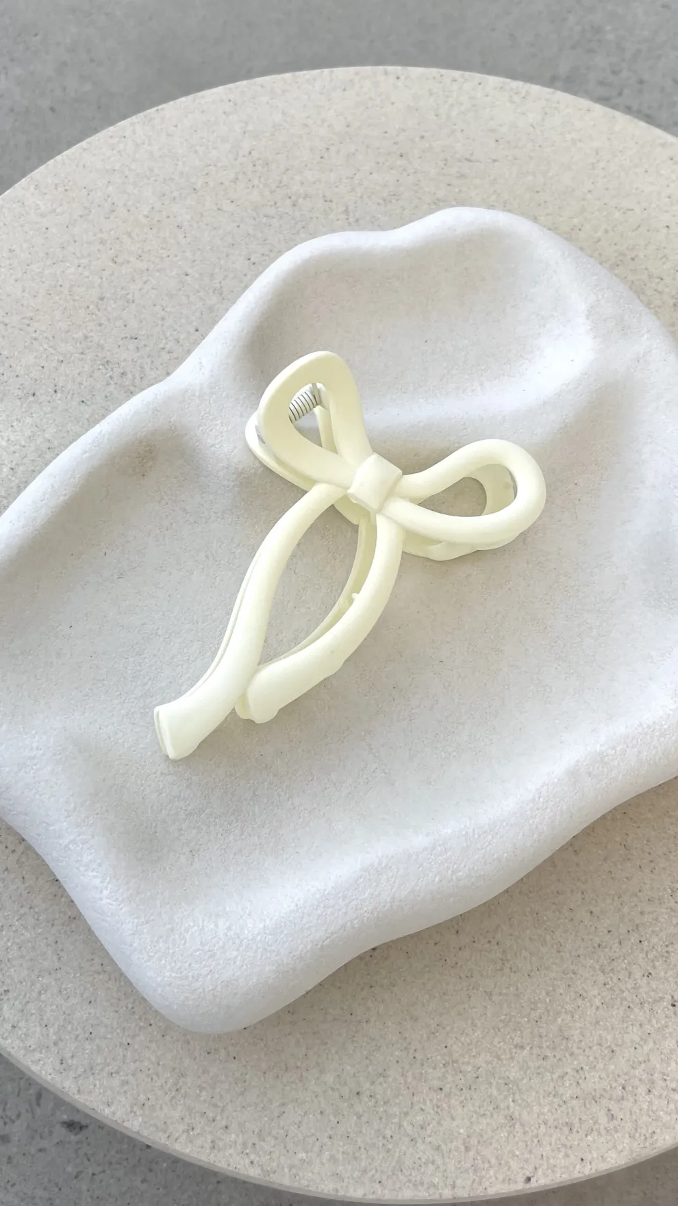 Matte Bow Claw Clip - Butter
