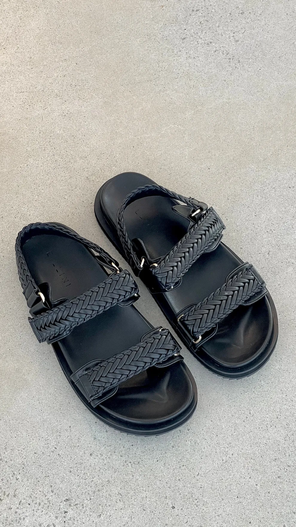 Taishi Slide - Black