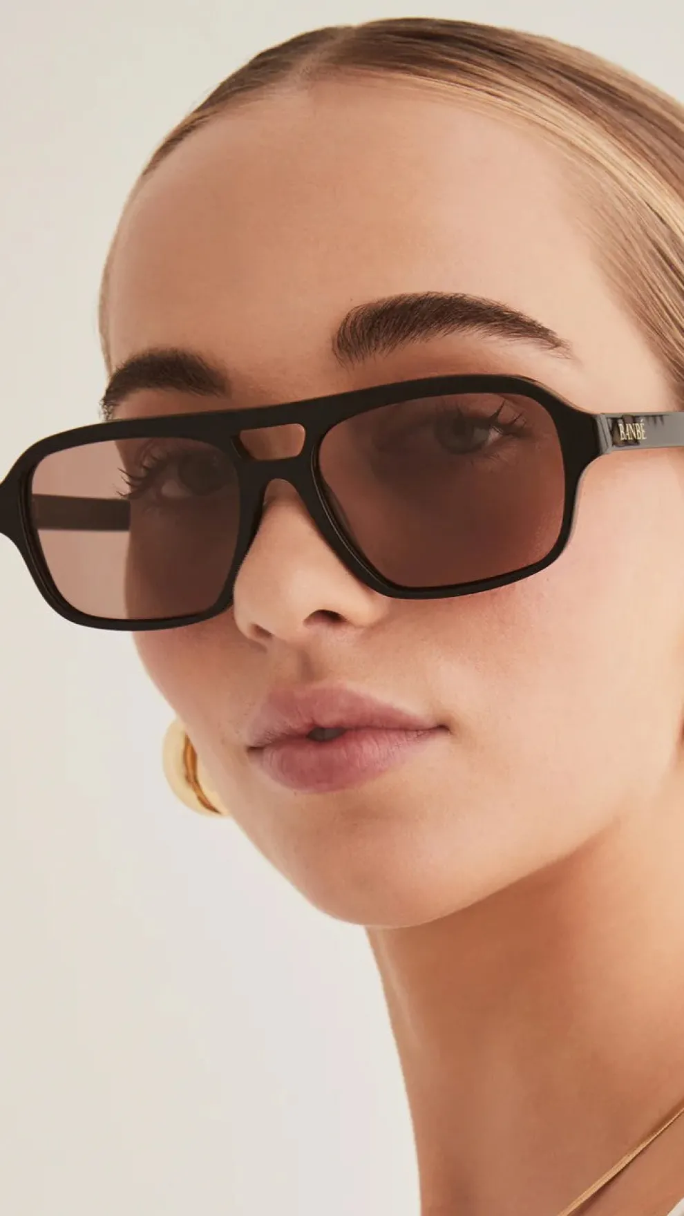 The Delevigne Sunglasses - Black / Caramel