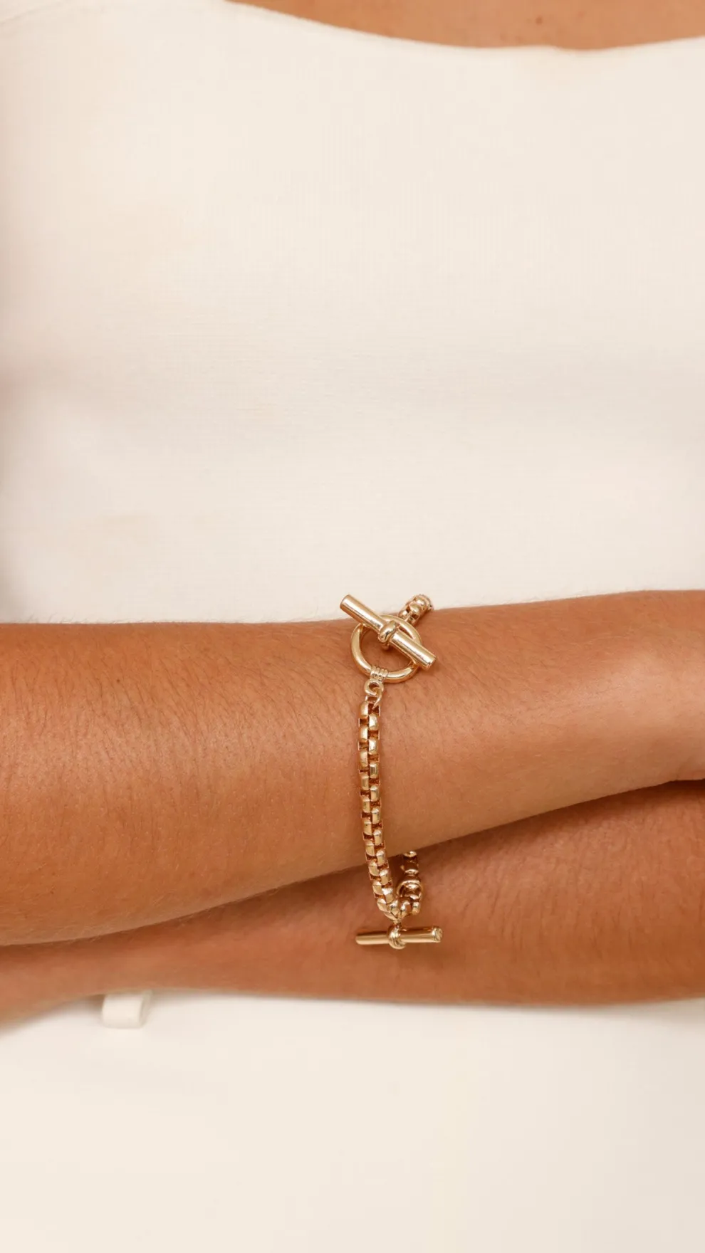 Toggle Detail Interest Chain Bracelet - Gold