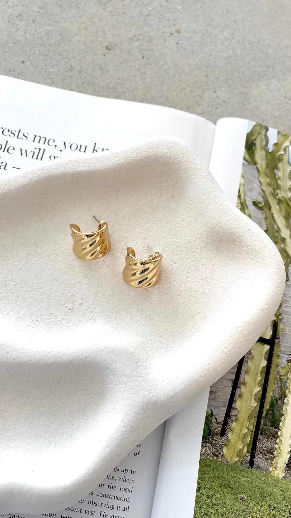 Vera Textured 18K Gold Plated Earrings - Gold