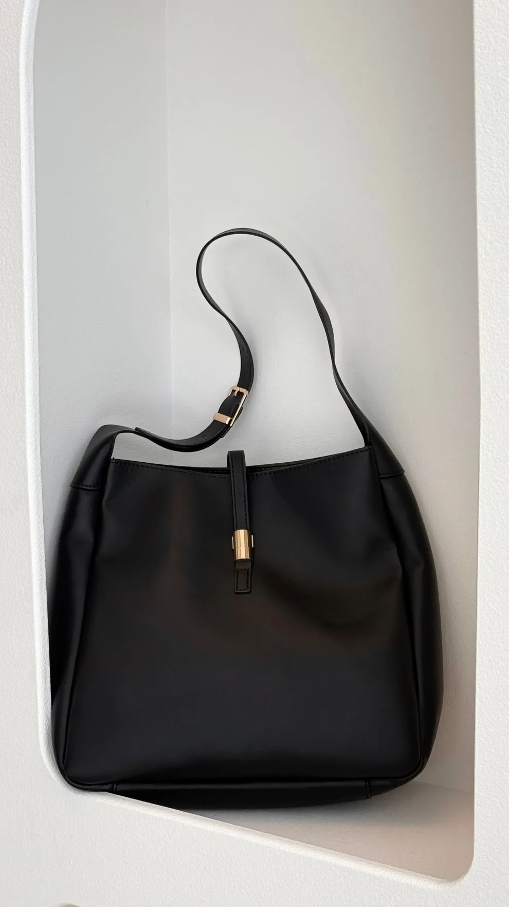 Yara Shoulder Bag - Black